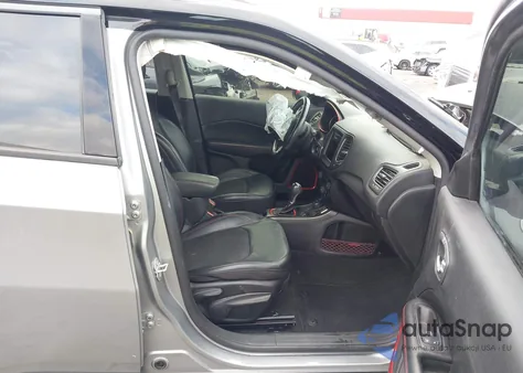 2020 Jeep Compass Trailhawk 4X4 z USA, uszkodzony, nr VIN 3C4NJDDB9LT106721